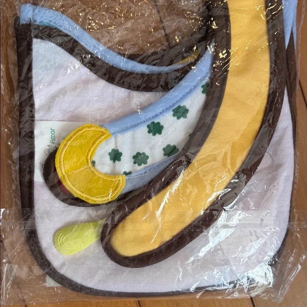 NWT Baby Amore 6-Pack Baby Bibs & Bonus Spoons